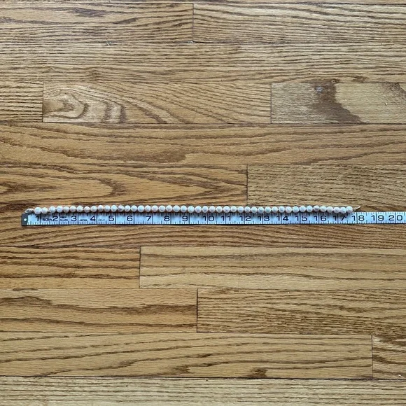 Soft PINK Pearl Necklace - Classic Elegance - Hand Knotted Strand - Picture 8 of 9